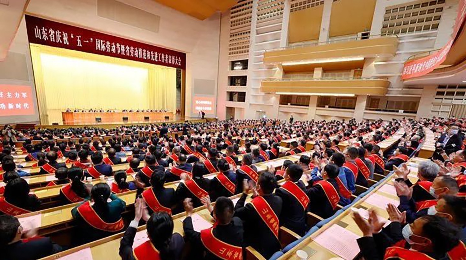 喜報!李永勝董事長被授予“山東省勞動模范”稱號 受省委、省政府表彰 (1)